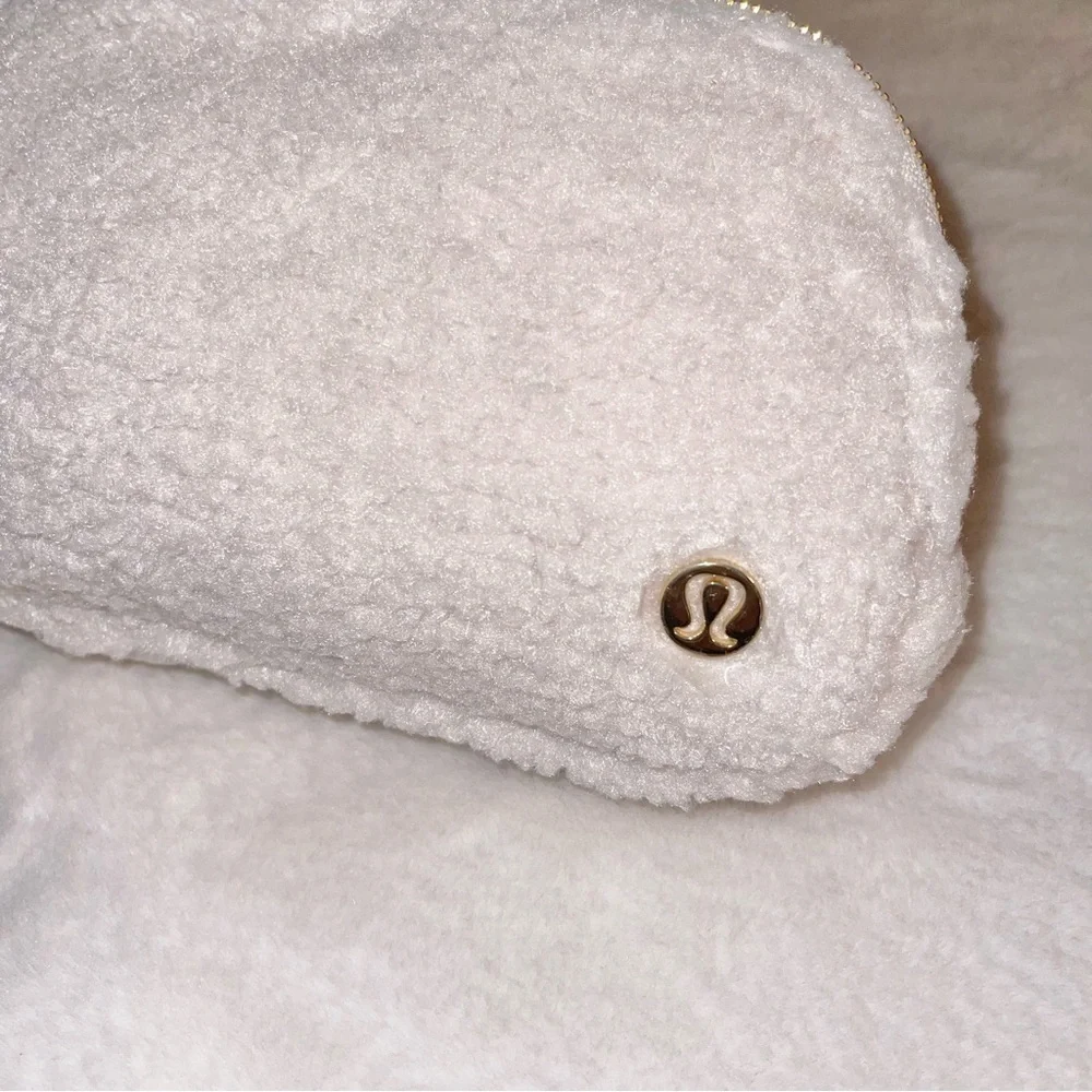 Lululemon Everywhere Fleece Belt Bag with Gold Hardware